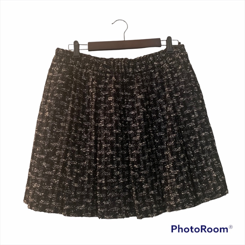 CHANEL black white bouclé tweed mini skirt US 14